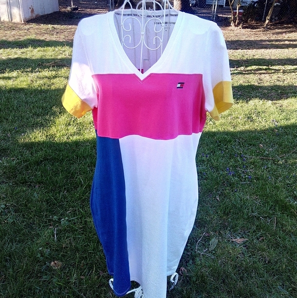 Tommy Hilfiger Dresses & Skirts - TOMMY HILFIGER SPORT White Color Block Dress M
